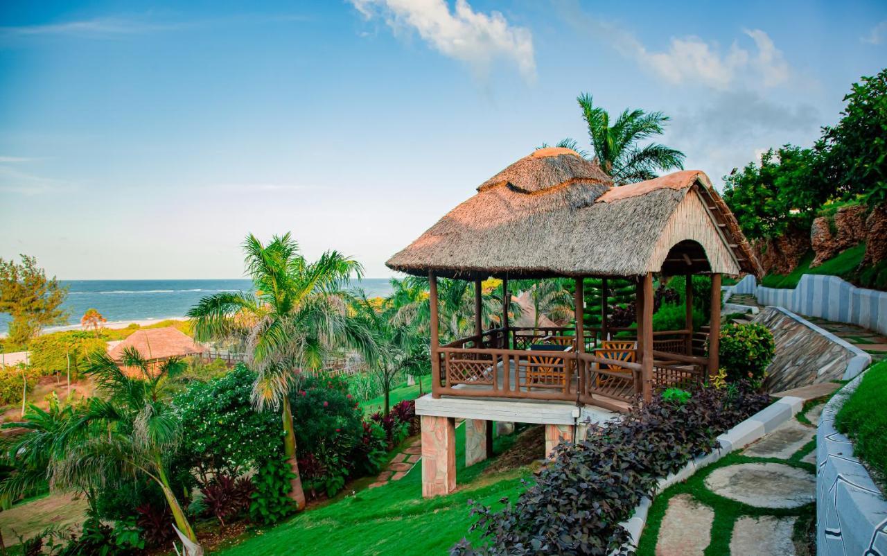 Aya Sophia Villa Garden Hotel Dar es Salaam Buitenkant foto